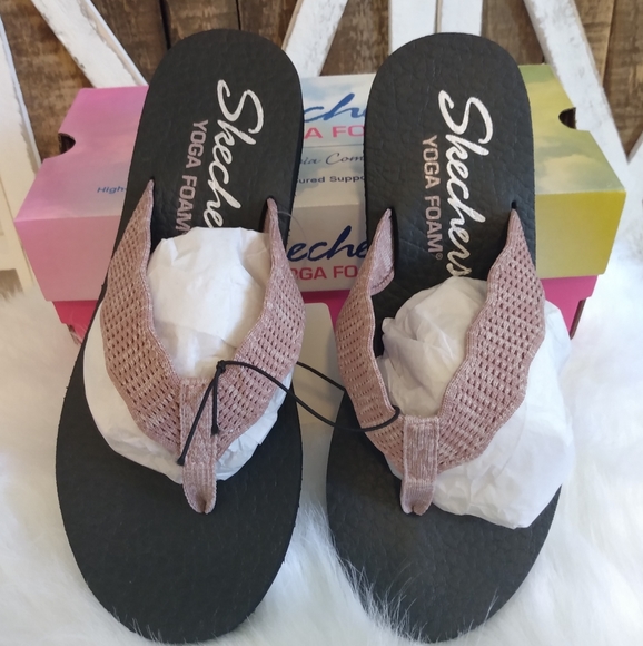 Sketchers  flip flops - Picture 2 of 6